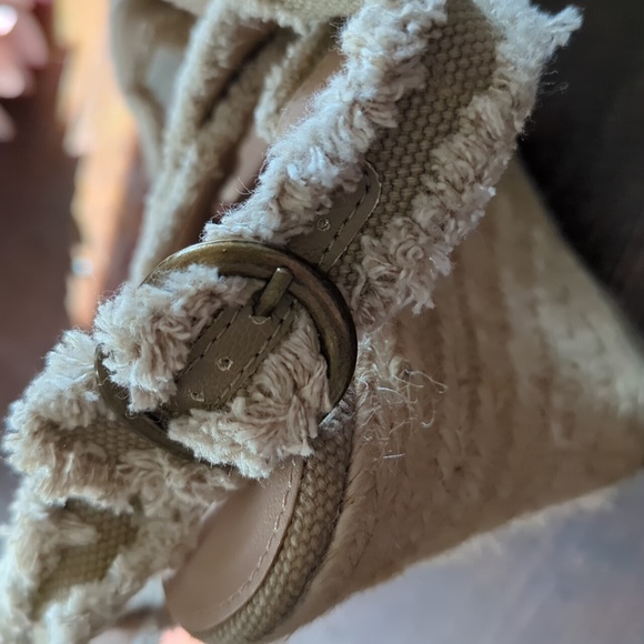 Candies Platform Woven Fabric Strap Sandles - Picture 13 of 13